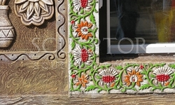 Ornament umieszczony na fasadzie w ukraińskim stylu